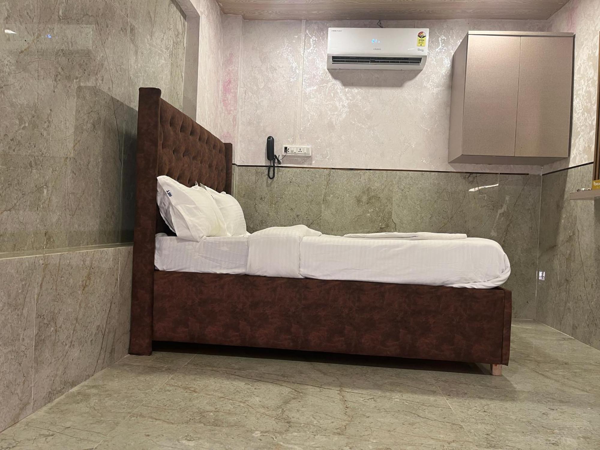 Hotel Newyork By Stayzy Rooms มุมไบ ห้อง รูปภาพ