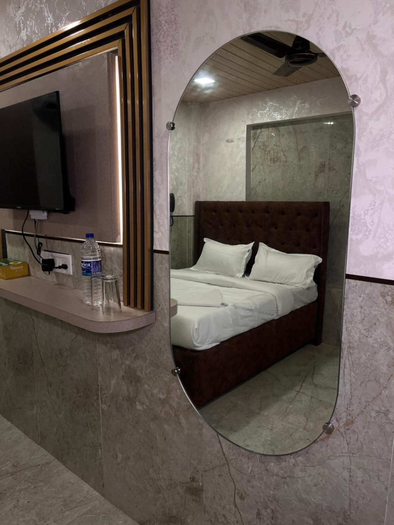 Hotel Newyork By Stayzy Rooms มุมไบ ห้อง รูปภาพ
