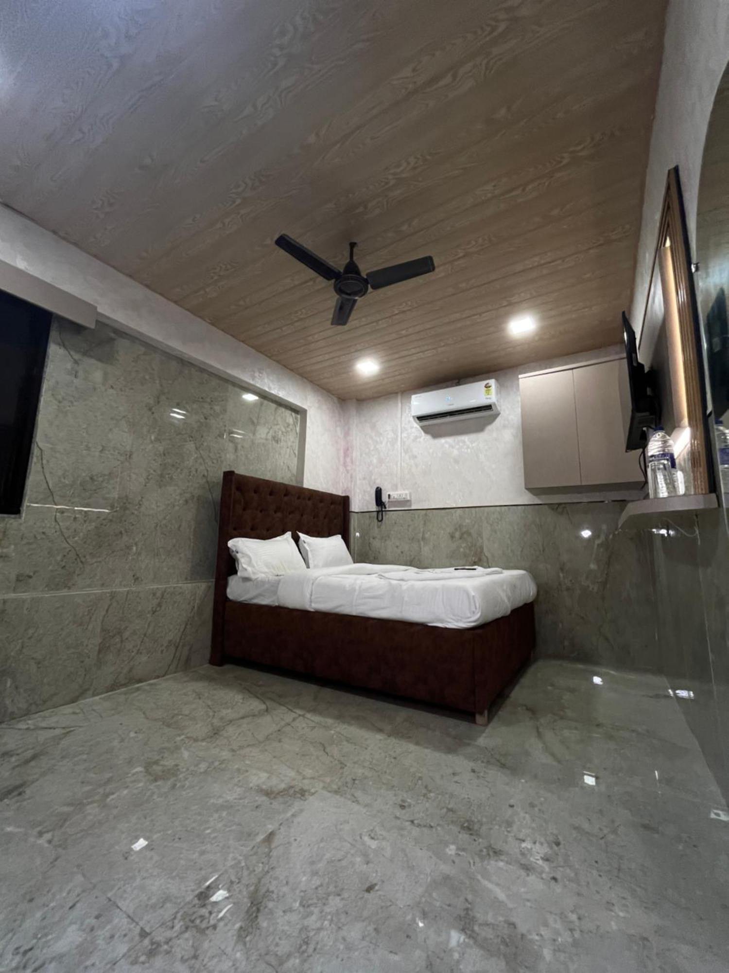 Hotel Newyork By Stayzy Rooms มุมไบ ห้อง รูปภาพ
