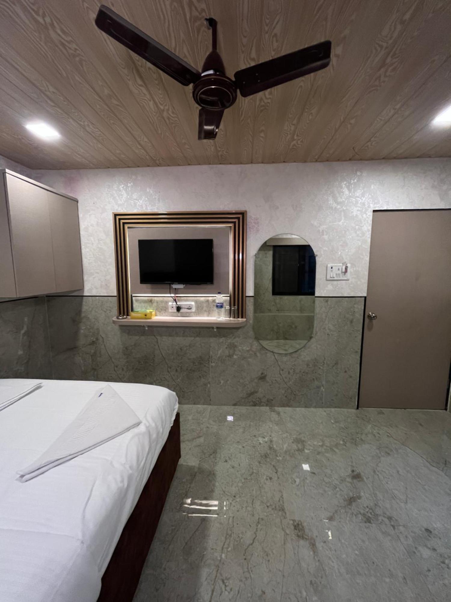 Hotel Newyork By Stayzy Rooms มุมไบ ภายนอก รูปภาพ